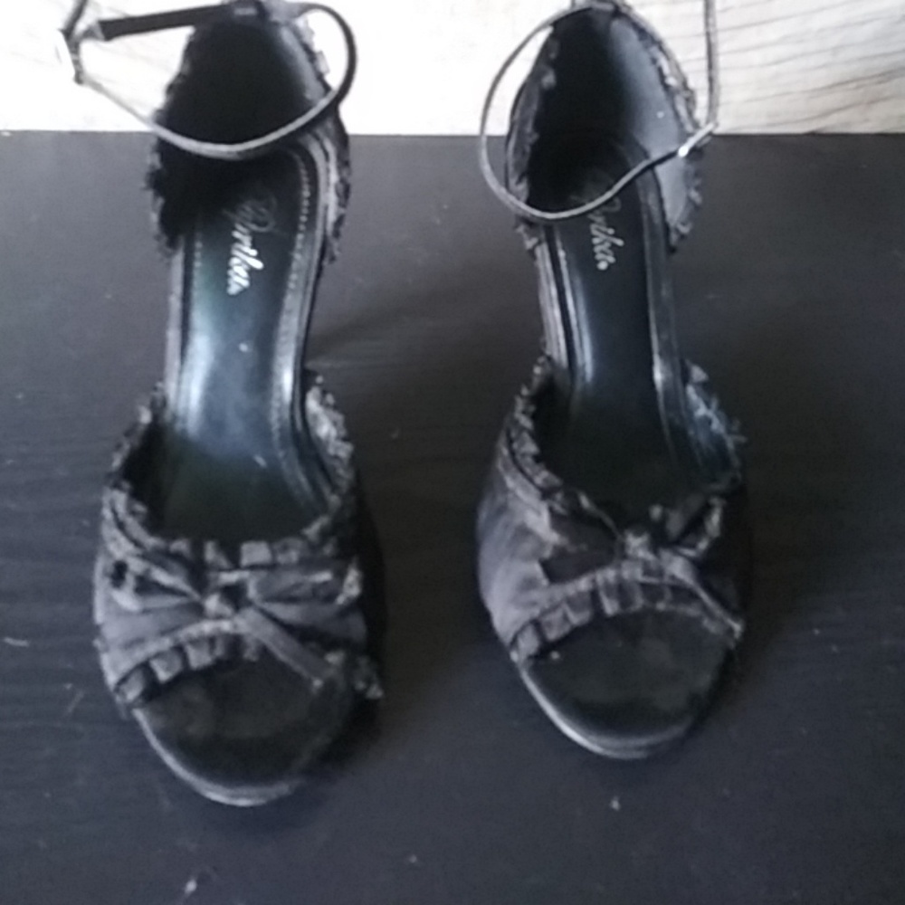 Shoes - Picture 2 of 4